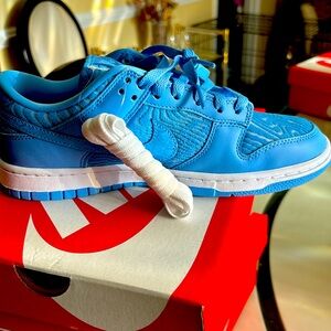 Nike Dunk Low University Blue Carolina Men’s 8 and women’s 9.5 brand new